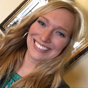 Meet your Posher, Caitlin